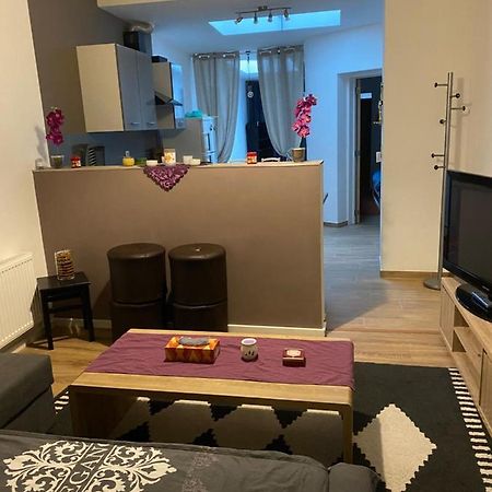 Superbe Appartement Шарлеруа Екстер'єр фото